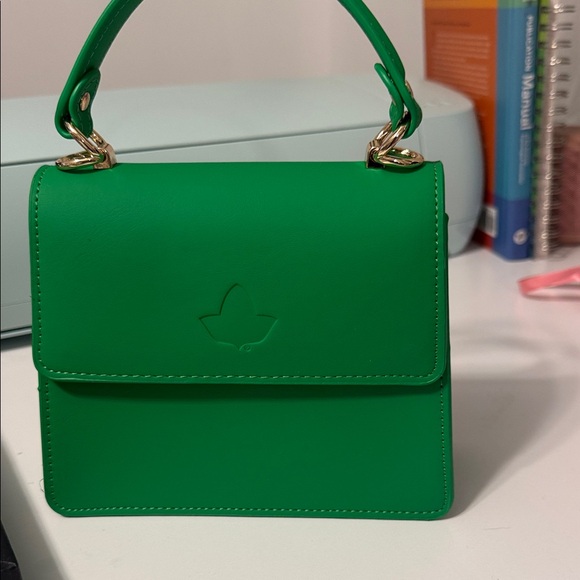 AKA an Elegant Green Handbag - Picture 2 of 6